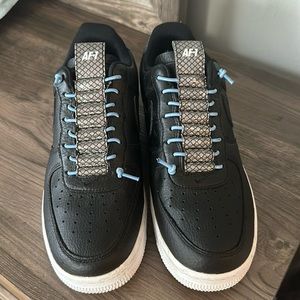 Nike Air Force one size 9 women’s only work a couple of times.